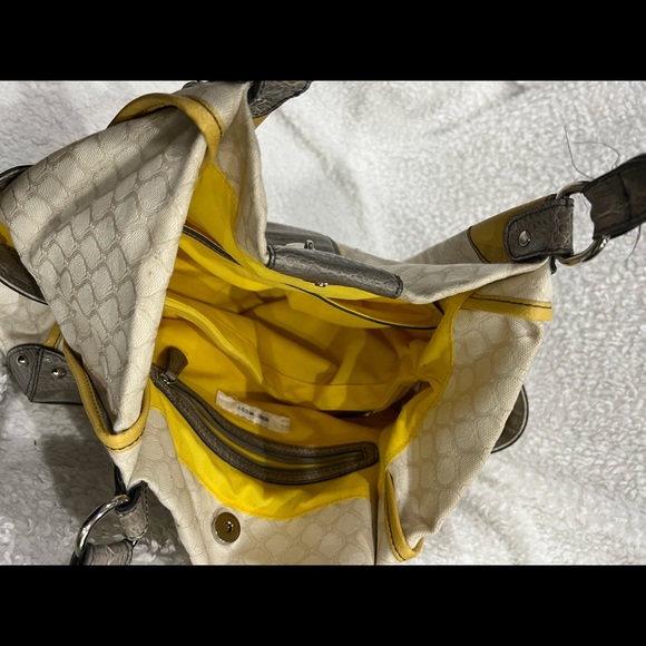 Nine West cream and gray w trim of mustard medium shoulder bag w side pockets - Picture 4 of 5